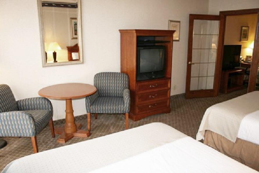 The Plaza Hotel & Suites Winona Quarto foto